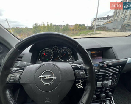 Черный Опель Астра, объемом двигателя 1.6 л и пробегом 250 тыс. км за 4399 $, фото 48 на Automoto.ua