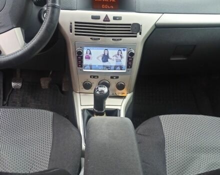 Черный Опель Астра, объемом двигателя 1.6 л и пробегом 280 тыс. км за 4751 $, фото 4 на Automoto.ua