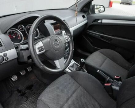 Черный Опель Астра, объемом двигателя 1.9 л и пробегом 300 тыс. км за 2650 $, фото 8 на Automoto.ua