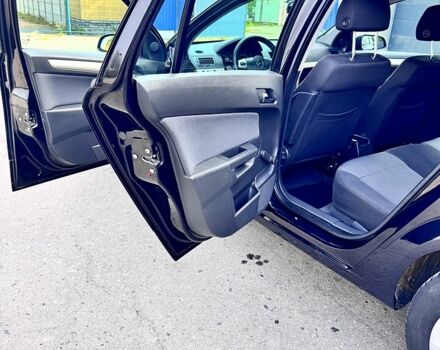 Черный Опель Астра, объемом двигателя 1.6 л и пробегом 234 тыс. км за 5600 $, фото 6 на Automoto.ua