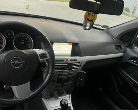 Черный Опель Астра, объемом двигателя 1.9 л и пробегом 270 тыс. км за 5200 $, фото 11 на Automoto.ua