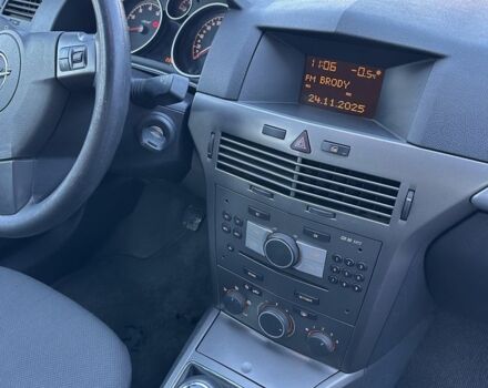 Черный Опель Астра, объемом двигателя 1.6 л и пробегом 228 тыс. км за 4400 $, фото 9 на Automoto.ua