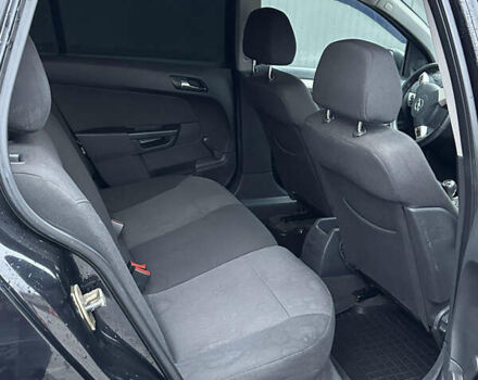 Черный Опель Астра, объемом двигателя 1.69 л и пробегом 328 тыс. км за 4500 $, фото 6 на Automoto.ua