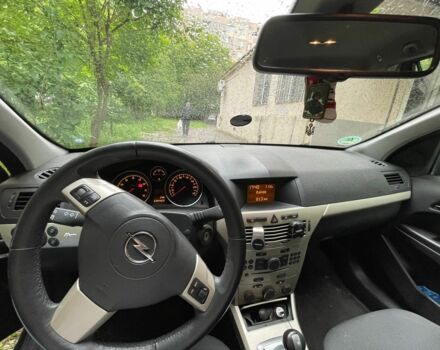 Черный Опель Астра, объемом двигателя 1.6 л и пробегом 264 тыс. км за 5000 $, фото 6 на Automoto.ua