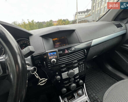 Черный Опель Астра, объемом двигателя 1.6 л и пробегом 250 тыс. км за 4399 $, фото 49 на Automoto.ua