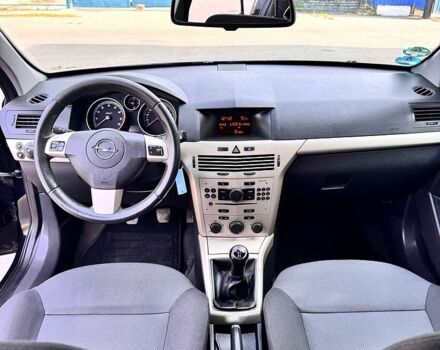 Черный Опель Астра, объемом двигателя 1.6 л и пробегом 234 тыс. км за 5600 $, фото 7 на Automoto.ua