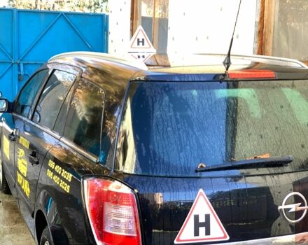 Черный Опель Астра, объемом двигателя 1.6 л и пробегом 250 тыс. км за 6000 $, фото 2 на Automoto.ua