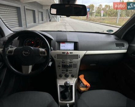 Черный Опель Астра, объемом двигателя 1.6 л и пробегом 216 тыс. км за 5600 $, фото 11 на Automoto.ua