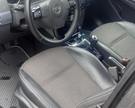 Черный Опель Астра, объемом двигателя 1.9 л и пробегом 248 тыс. км за 5100 $, фото 3 на Automoto.ua