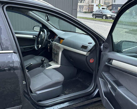 Черный Опель Астра, объемом двигателя 1.69 л и пробегом 328 тыс. км за 4500 $, фото 5 на Automoto.ua