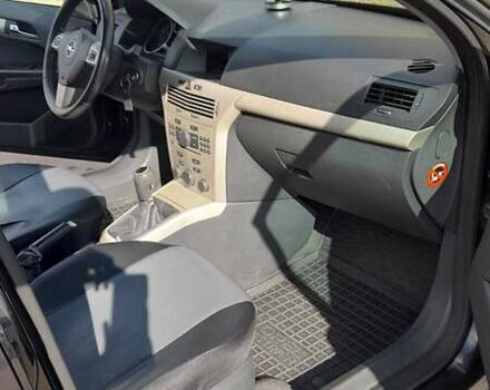 Чорний Опель Астра, об'ємом двигуна 1.6 л та пробігом 207 тис. км за 5400 $, фото 7 на Automoto.ua