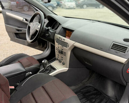 Черный Опель Астра, объемом двигателя 1.7 л и пробегом 230 тыс. км за 4800 $, фото 12 на Automoto.ua