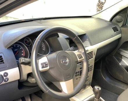 Черный Опель Астра, объемом двигателя 1.6 л и пробегом 250 тыс. км за 6000 $, фото 3 на Automoto.ua
