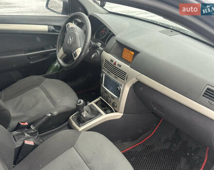 Черный Опель Астра, объемом двигателя 1.9 л и пробегом 370 тыс. км за 4250 $, фото 8 на Automoto.ua