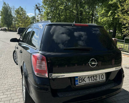 Черный Опель Астра, объемом двигателя 1.6 л и пробегом 280 тыс. км за 5100 $, фото 4 на Automoto.ua