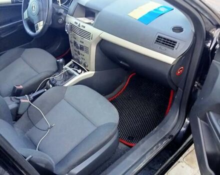 Черный Опель Астра, объемом двигателя 1.7 л и пробегом 240 тыс. км за 5500 $, фото 2 на Automoto.ua