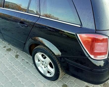 Черный Опель Астра, объемом двигателя 1.7 л и пробегом 240 тыс. км за 5500 $, фото 3 на Automoto.ua