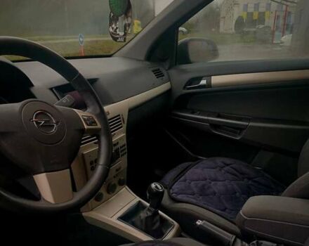 Черный Опель Астра, объемом двигателя 1.6 л и пробегом 221 тыс. км за 4800 $, фото 6 на Automoto.ua