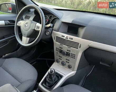 Чорний Опель Астра, об'ємом двигуна 1.6 л та пробігом 241 тис. км за 5400 $, фото 31 на Automoto.ua