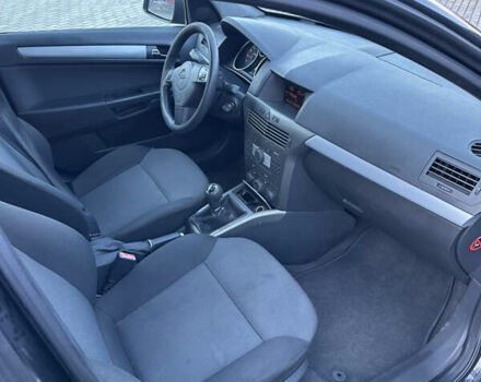 Черный Опель Астра, объемом двигателя 1.6 л и пробегом 228 тыс. км за 4400 $, фото 7 на Automoto.ua