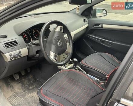 Черный Опель Астра, объемом двигателя 1.6 л и пробегом 255 тыс. км за 3999 $, фото 3 на Automoto.ua
