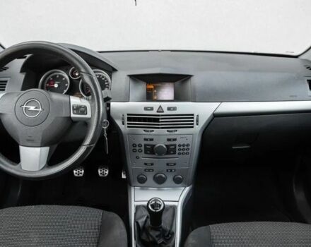 Черный Опель Астра, объемом двигателя 1.9 л и пробегом 300 тыс. км за 2650 $, фото 9 на Automoto.ua