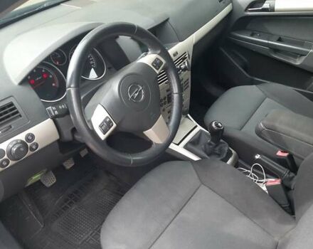 Черный Опель Астра, объемом двигателя 1.7 л и пробегом 230 тыс. км за 6200 $, фото 4 на Automoto.ua