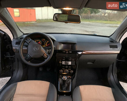 Черный Опель Астра, объемом двигателя 1.91 л и пробегом 286 тыс. км за 5550 $, фото 84 на Automoto.ua