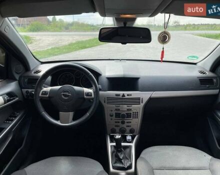 Черный Опель Астра, объемом двигателя 1.91 л и пробегом 242 тыс. км за 5500 $, фото 9 на Automoto.ua