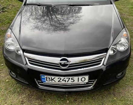 Черный Опель Астра, объемом двигателя 1.6 л и пробегом 272 тыс. км за 5100 $, фото 3 на Automoto.ua