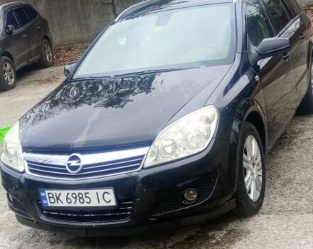 Черный Опель Астра, объемом двигателя 1.9 л и пробегом 248 тыс. км за 5100 $, фото 1 на Automoto.ua