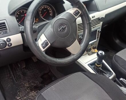 Черный Опель Астра, объемом двигателя 1.6 л и пробегом 280 тыс. км за 4751 $, фото 5 на Automoto.ua