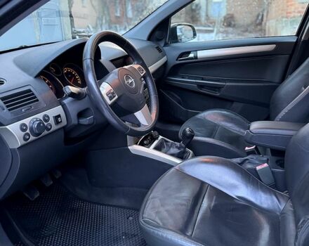 Черный Опель Астра, объемом двигателя 1.6 л и пробегом 278 тыс. км за 5700 $, фото 4 на Automoto.ua
