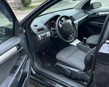 Черный Опель Астра, объемом двигателя 1.69 л и пробегом 328 тыс. км за 4500 $, фото 7 на Automoto.ua