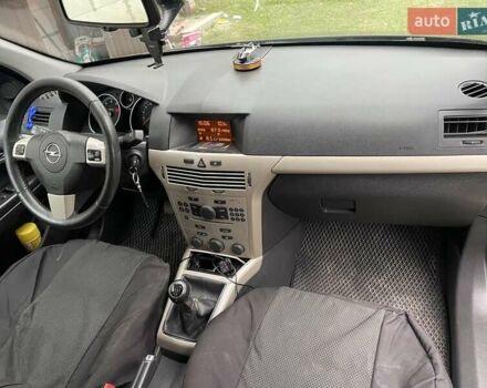 Черный Опель Астра, объемом двигателя 1.6 л и пробегом 272 тыс. км за 5100 $, фото 8 на Automoto.ua