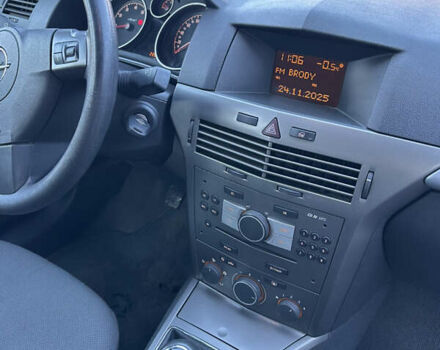 Черный Опель Астра, объемом двигателя 1.6 л и пробегом 228 тыс. км за 4400 $, фото 8 на Automoto.ua