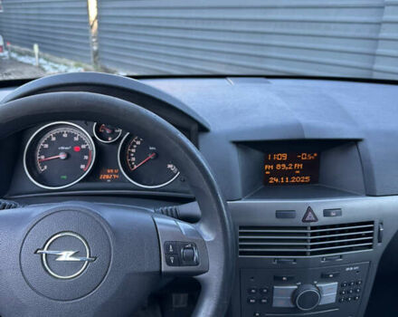 Черный Опель Астра, объемом двигателя 1.6 л и пробегом 228 тыс. км за 4400 $, фото 13 на Automoto.ua