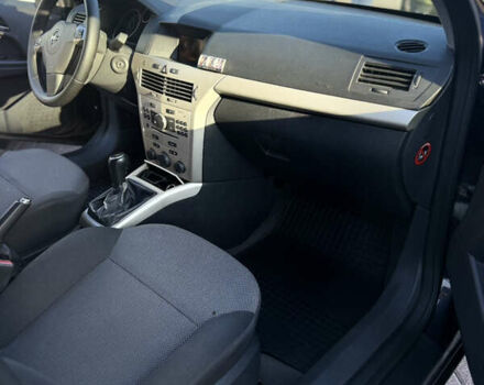 Черный Опель Астра, объемом двигателя 1.69 л и пробегом 260 тыс. км за 5550 $, фото 21 на Automoto.ua