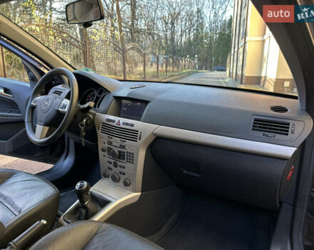 Черный Опель Астра, объемом двигателя 1.6 л и пробегом 180 тыс. км за 5499 $, фото 102 на Automoto.ua