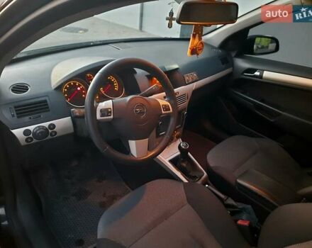 Черный Опель Астра, объемом двигателя 1.6 л и пробегом 327 тыс. км за 4400 $, фото 9 на Automoto.ua