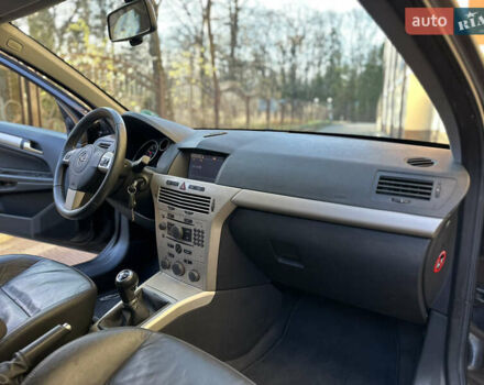 Черный Опель Астра, объемом двигателя 1.6 л и пробегом 180 тыс. км за 5499 $, фото 103 на Automoto.ua