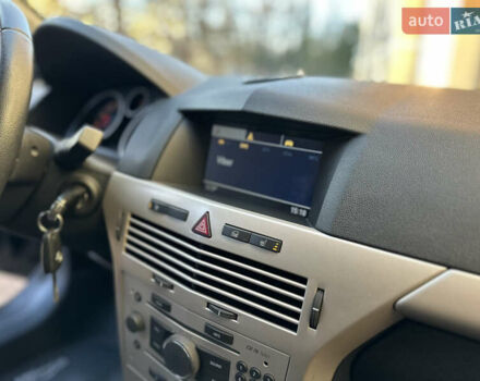 Черный Опель Астра, объемом двигателя 1.6 л и пробегом 180 тыс. км за 5499 $, фото 108 на Automoto.ua