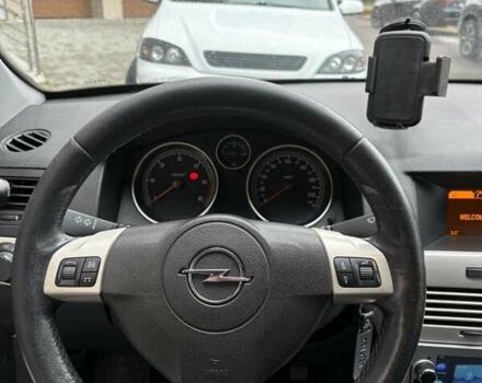 Черный Опель Астра, объемом двигателя 1.7 л и пробегом 276 тыс. км за 5200 $, фото 13 на Automoto.ua