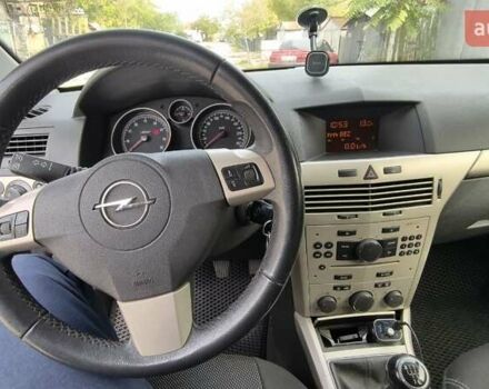 Черный Опель Астра, объемом двигателя 1.6 л и пробегом 267 тыс. км за 5500 $, фото 6 на Automoto.ua