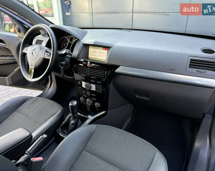 Черный Опель Астра, объемом двигателя 1.6 л и пробегом 196 тыс. км за 5700 $, фото 66 на Automoto.ua