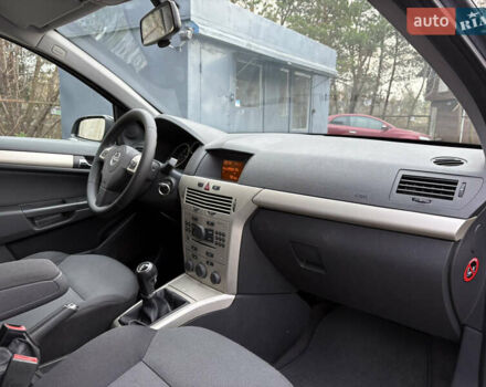 Черный Опель Астра, объемом двигателя 1.6 л и пробегом 208 тыс. км за 5600 $, фото 39 на Automoto.ua