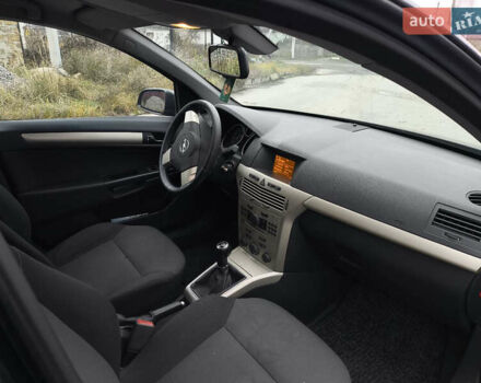 Черный Опель Астра, объемом двигателя 1.6 л и пробегом 189 тыс. км за 4999 $, фото 10 на Automoto.ua