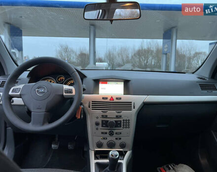 Чорний Опель Астра, об'ємом двигуна 1.6 л та пробігом 215 тис. км за 5500 $, фото 8 на Automoto.ua