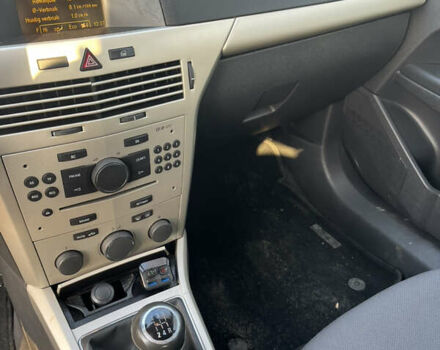 Черный Опель Астра, объемом двигателя 1.69 л и пробегом 270 тыс. км за 5500 $, фото 12 на Automoto.ua