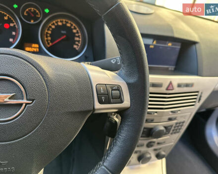 Черный Опель Астра, объемом двигателя 1.6 л и пробегом 180 тыс. км за 5499 $, фото 125 на Automoto.ua